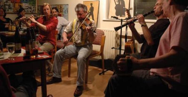 **PigJig** are... (from L - R)
**Jane Sanderson** (flute, mandolin, concert harp), **Joel** (fiddle, guitar), **Simon Labette** (clarinet, bass clarinet, saxophone [various], flageolet, concertina), &
**Pete Ogley** (concertina, melodeons)